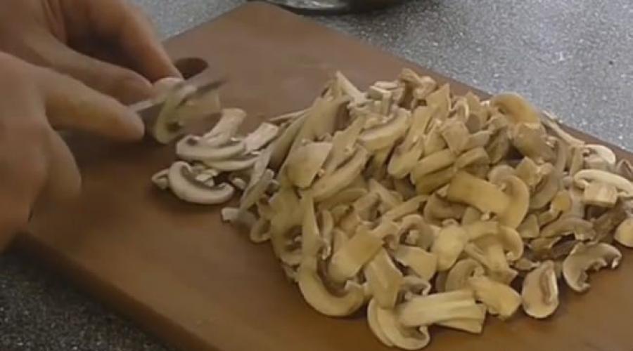 Жареная картошка с грибами на сковороде. Картофель, жареный с грибами: несколько простых рецептов