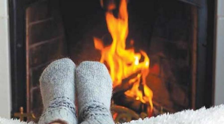 Почему леденеют ноги в теплом помещении. Причина холодных ножек у деток