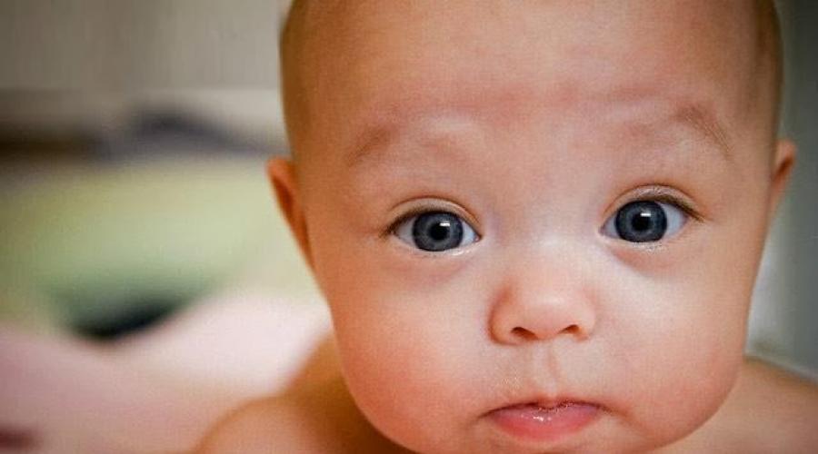 Какие глаза у новорожденных. Как изменяется цвет глаз новорождённого ребёнка