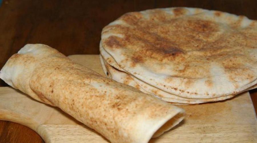 Армянский лаваш – полезный или вредный это продукт? Что полезней: лаваш или хлеб? Что полезнее хлеб или лаваш армянский. 