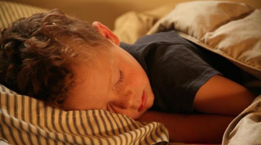 Почему ребенок долго засыпает на ночь? Ребенок плохо засыпает на ночь – почему. 