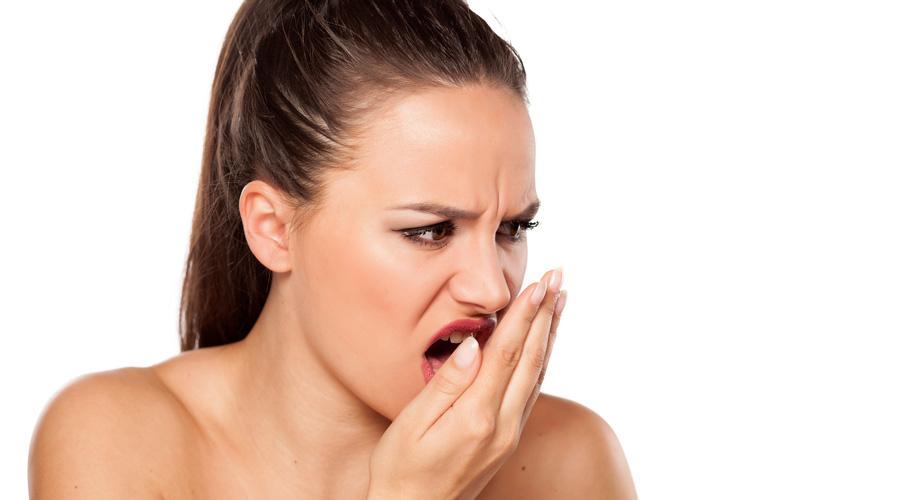 Почему пахнет изо рта: выявляем причины. Причины запаха изо рта у взрослых