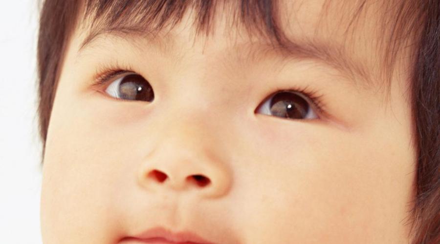 Синие глаза при рождении. Цвет глаз у новорожденных