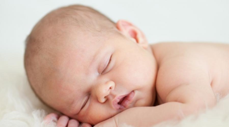 Новорожденный ребенок спит на животе: польза или вред? Можно ли новорожденному ребенку спать на животе: мнение педиатров. Преимущества и противопоказания сна новорождённого на животе